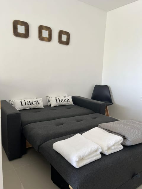 Bed, Living room, Seating area, towels