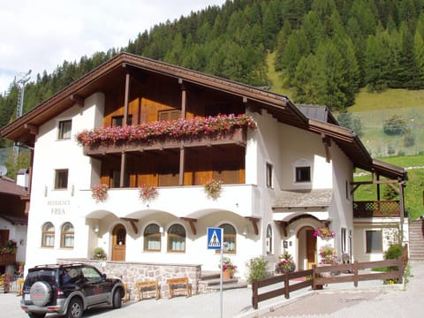 Residence Frea Aparthotel in Sëlva