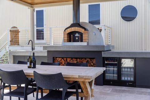 Patio, BBQ facilities, Kitchen or kitchenette, Dining area