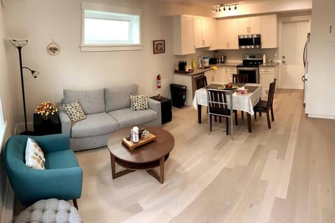 Brand New Entire Guest Suite Appartamento in White Rock