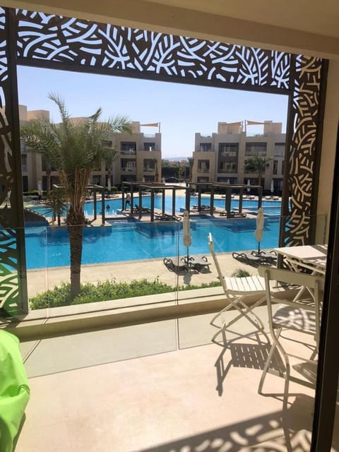 View (from property/room), Balcony/Terrace, Pool view, Swimming pool, sunbed