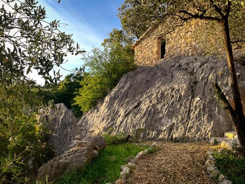 Remote cottage with valley views Chalet in Buis-les-Baronnies