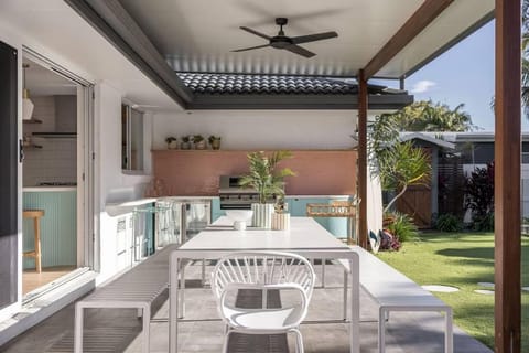 Yo Caba Caba - Beach House with a Colourful Twist! House in Tweed Heads