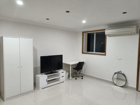 Cozy Room in Spacious Two Story Home - GA Vacation rental in Merrylands