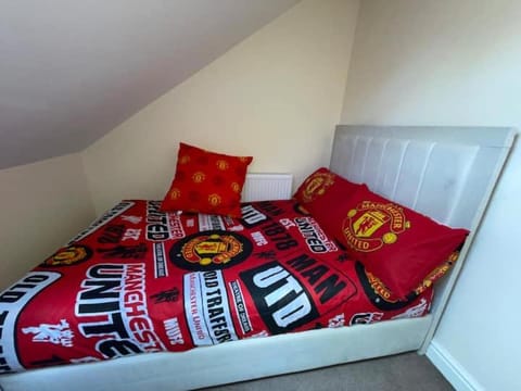 LuxeStay Rooms - Old Trafford, Manchester - Close to city centre & More Vacation rental in Stretford