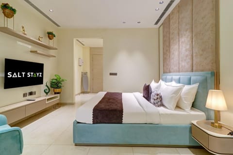 Bed, TV and multimedia, Living room, Photo of the whole room, Seating area, Bedroom