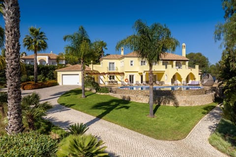 Casa Amarela Villa in Luz