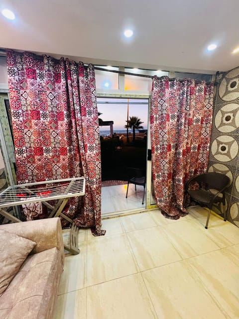 شاليه- المعمورة الشاطي بجنينه خاصه House in Alexandria