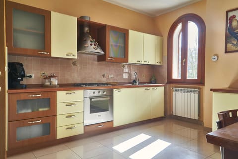 Kitchen or kitchenette, oven