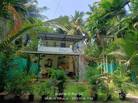 Blossom Villa Bed and Breakfast in Alibag