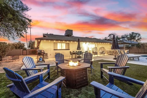 Whitton Family Retreat with Private Pool &Firepit House in Mesa