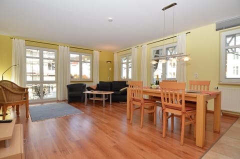 Living room, Photo of the whole room, Dining area