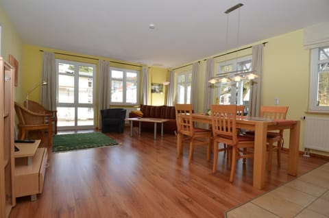 Living room, Photo of the whole room, Dining area