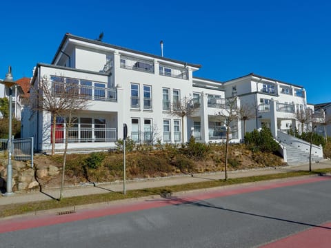 Property building, Facade/entrance, Balcony/Terrace