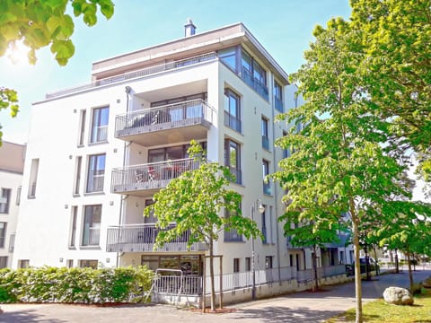 Facade/entrance, Area and facilities