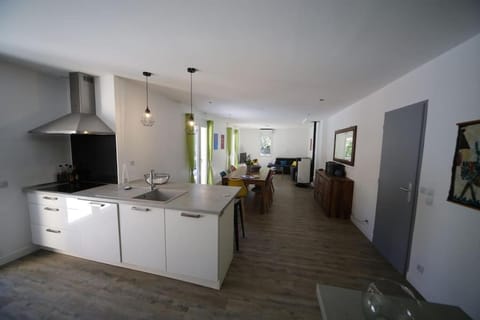 Dining area, kitchen