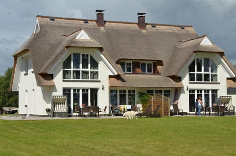 Property building, Facade/entrance, Garden