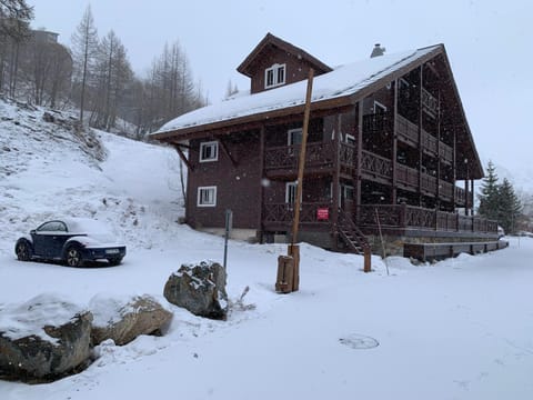 Property building, Winter, Parking