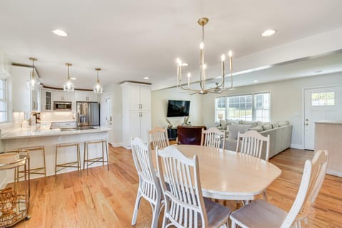 Lake Keowee Home with Boat Dock in Seneca House in Lake Keowee