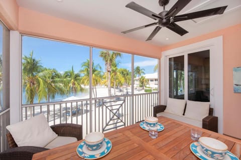 Patio, View (from property/room), Balcony/Terrace, Seating area, Dining area