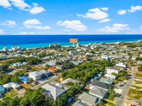 Property building, Nearby landmark, Day, Neighbourhood, Natural landscape, Bird's eye view, Beach, City view, Sea view, Street view, Location