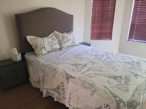 3BR & Loft near Palmdale Hospital- Shared Hm Chambre d’hôte in Palmdale