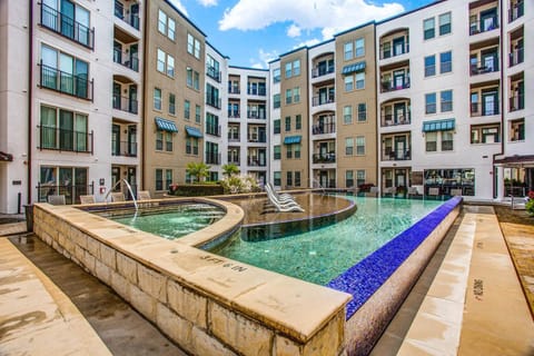 Spacious Uptown Gem Free Parking Pet Friendly Apartment in Dallas