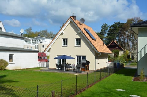 Facade/entrance, BBQ facilities, Balcony/Terrace