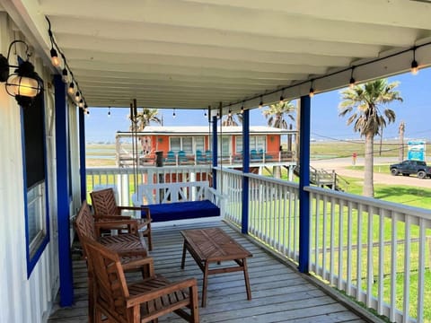 So Cute Sun & Salt Beach Bungalow Casa in Surfside Beach