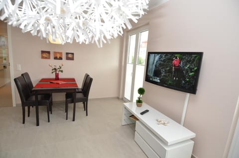 TV and multimedia, Dining area