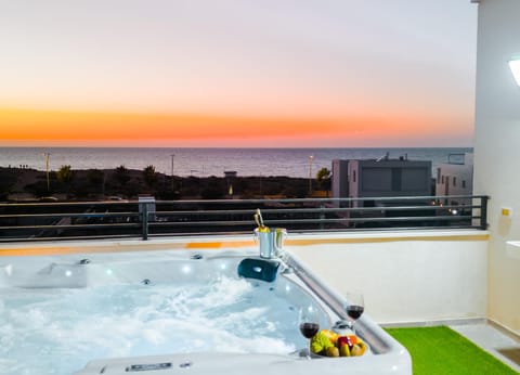 Privet hot pool, hot tub, sea, villa Villa in Haifa District