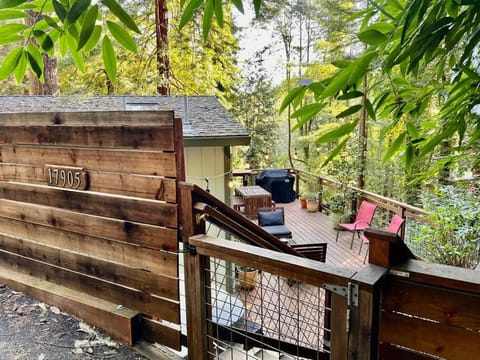 Cozy Cabin in Redwoods with Hot Tub House in Russian River