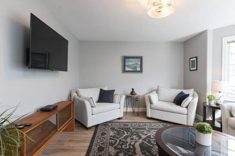 Your Halifornian Home Trendy 3 Bedroom Flat Apartment in Dartmouth