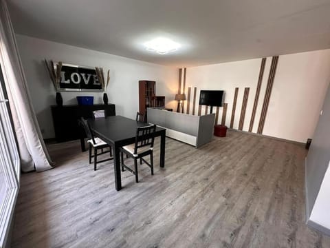 Appartement Levallois standing proche gare Apartment in Levallois-Perret