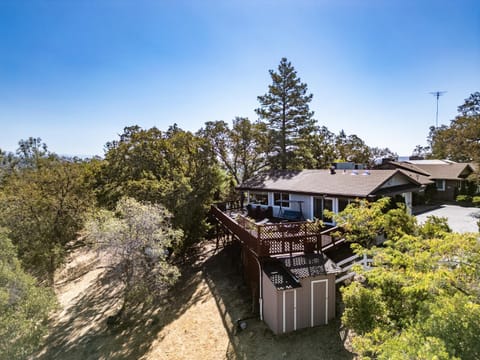 Property building, Balcony/Terrace, Mountain view