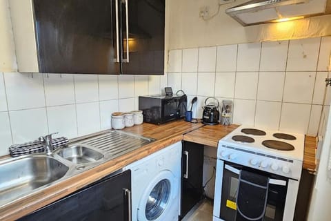 Experience a Cozy Studio In Prime Location Apartment in Ilford