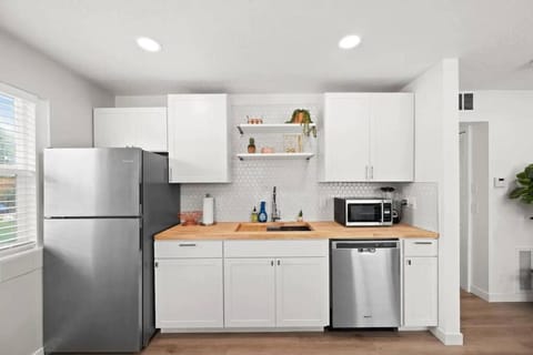 Kitchen or kitchenette, dishwasher