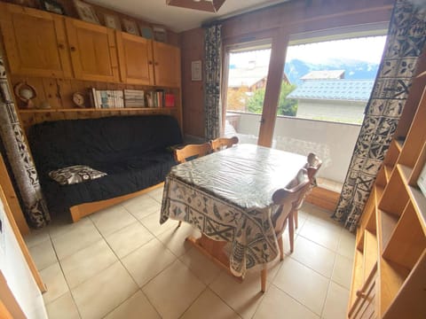 Appartement 4 pers, ski-in-out, balcon, garage et WIFI - FR-1-412-99 Apartment in Morillon