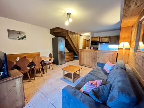 Appartement triplex avec piscine, parking, animaux acceptés - FR-1-624-169 Chalet in Samoëns