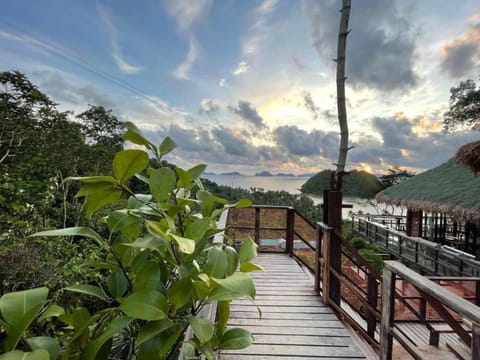 View (from property/room), Balcony/Terrace, Mountain view, Sunrise