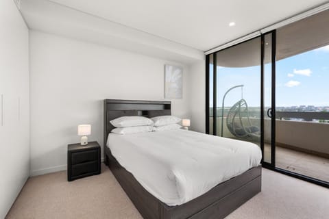 Luxe 2-Bed: Modern Interiors Balcony & BBQ Area Apartamento in Lidcombe