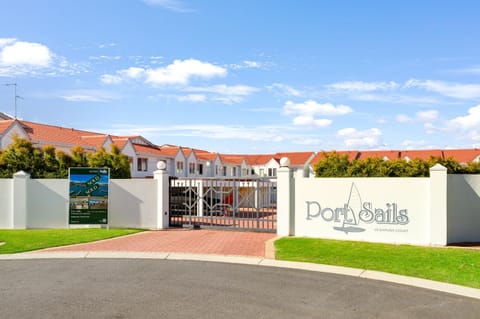 On the Canal in Halls Head Apartment in Mandurah