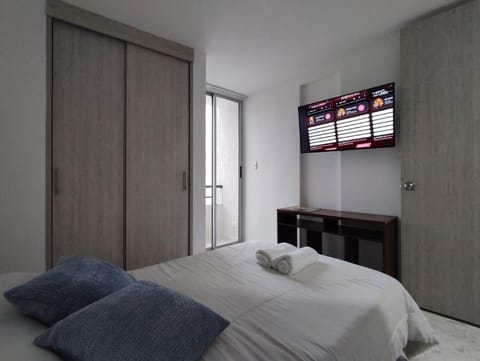 Bed, TV and multimedia, Photo of the whole room, Bedroom, wardrobe