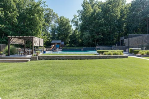 Tennis court, Garden view