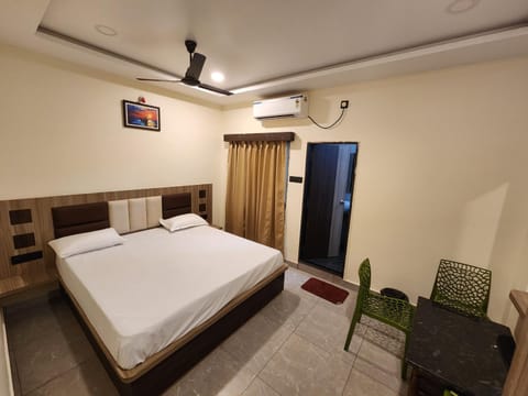 Bed, Photo of the whole room, air conditioner