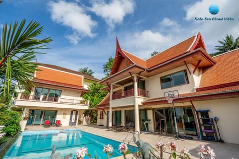 Pool view, Swimming pool, sunbed