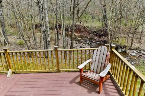 4 Bedroom Log Cabin with Stream and Great Location Haus in Hunter