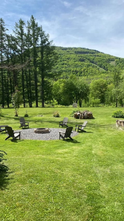 Majestic Mountain Retreat with Fire Pit Facing Mtn House in Hunter