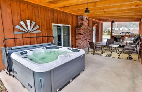 Mountain Cabin with Scenic Views and Hot Tub House in Windham