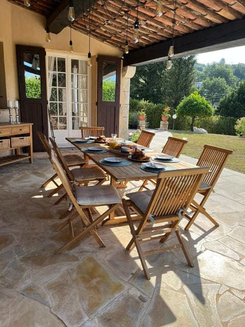 Patio, Dining area